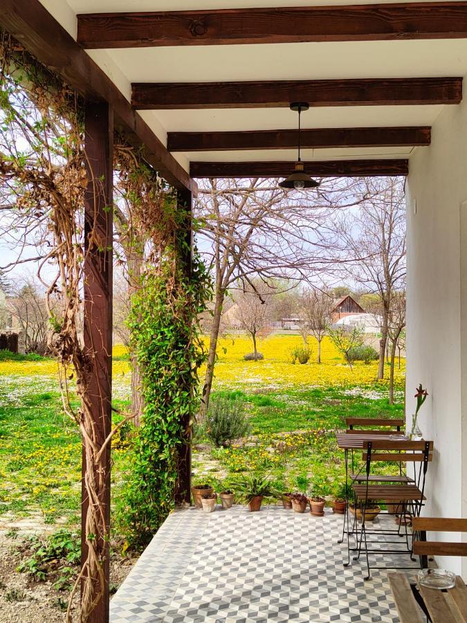 مبيت وإفطار Glozan Ethno&Coffee House Tulip المظهر الخارجي الصورة