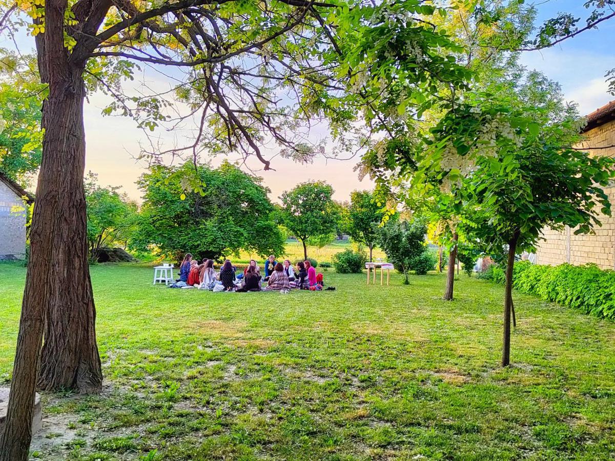 مبيت وإفطار Glozan Ethno&Coffee House Tulip المظهر الخارجي الصورة