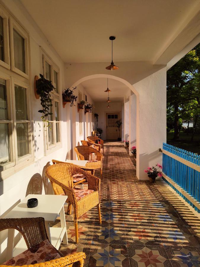 مبيت وإفطار Glozan Ethno&Coffee House Tulip المظهر الخارجي الصورة